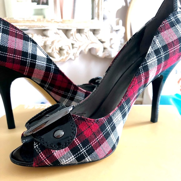 Guess plaid heels - Picture 1 of 1